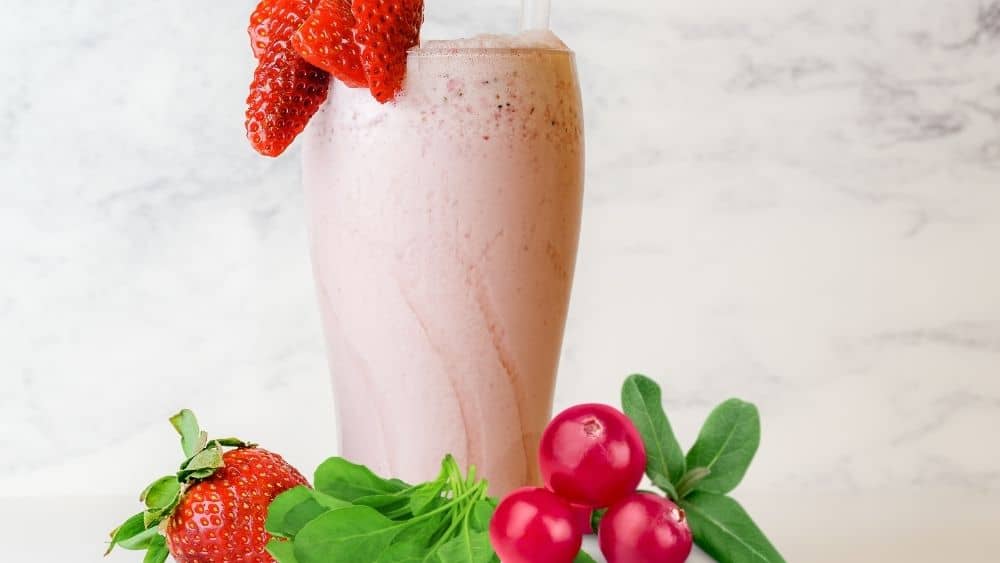 Thyroid Boosting Spinach StrawberryCranberry Smoothie