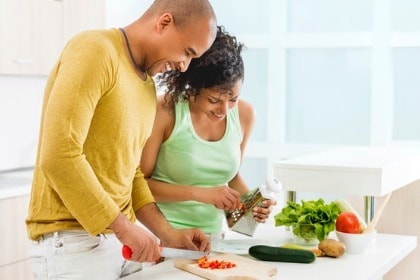 happy-healthy-couple-making-salad-in-the-kitchen